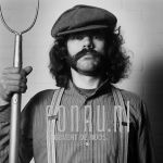 15-12-1982 Normaal in de achterhoek Photo: Govert de Roos/Connu

[keywords]liggend, boek, glimlachend[/keywords]